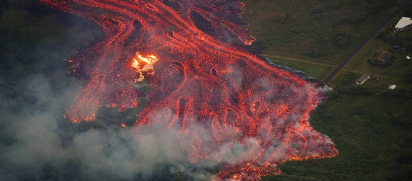 Εντυπωσιακό θέαμα στη Χαβάη - Η λίμνη λάβας που δημιούργησε το ηφαίστειο Κιλαούεα (βίντεο)